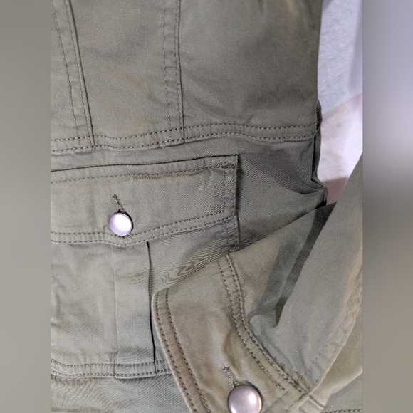 Baccini Army Green jacket, lightweight, size LARGE 4 front pockets. Button up - Picture 8 of 14